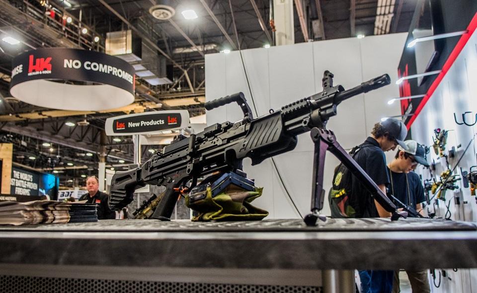 Alemania enjuicia a fábrica de armas usadas contra normalistas; en México, el Ejército destruye evidencias