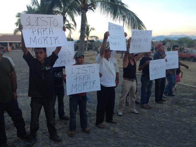 Autodefensas dividen a La Ruana; Mireles les pide no distraerse
