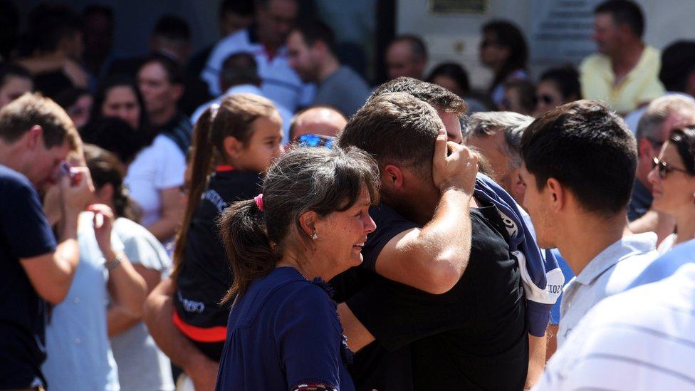 Funeral de Emiliano Sala: la emotiva despedida al futbolista argentino que murió al estrellarse su avioneta en el Canal de la Mancha