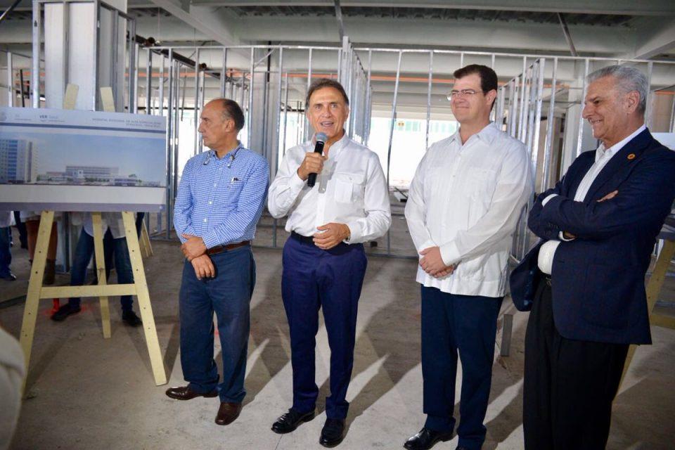 Yunes denuncia desvío de más de 100 millones de pesos en la construcción de una torre pediátrica