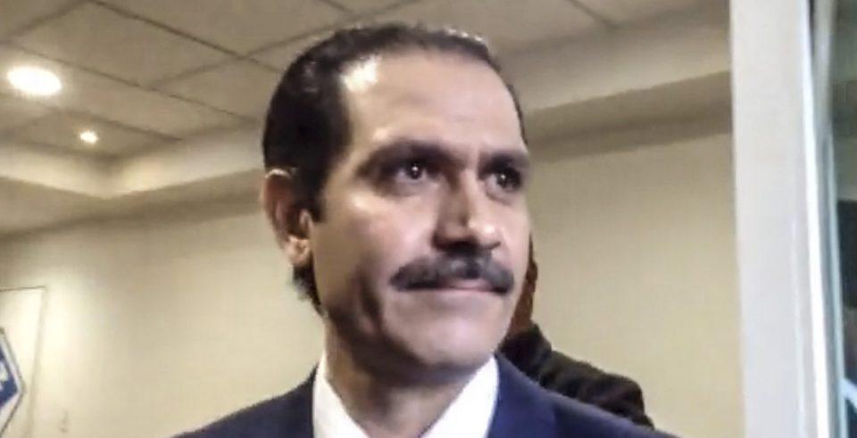 Padrés se entrega a la PGR; lo acusan de lavado de dinero y defraudación fiscal