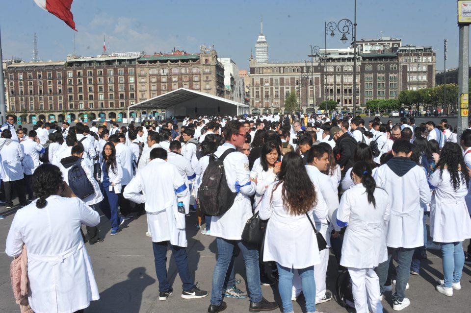 Médicos residentes fijan fecha límite para recibir pagos pendientes