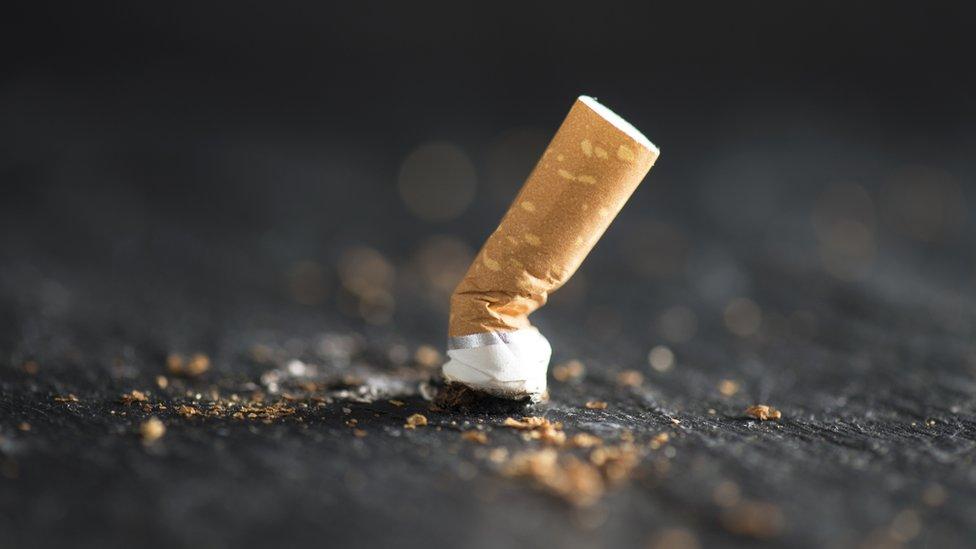 Philip Morris, acusada de “hipócrita”: la polémica campaña de una de las mayores tabacaleras del mundo que llama a dejar de fumar