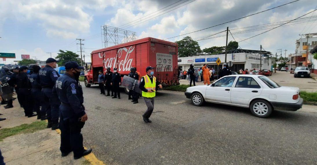 Policías de Tabasco desalojan a damnificados que protestaban por la falta de apoyo
