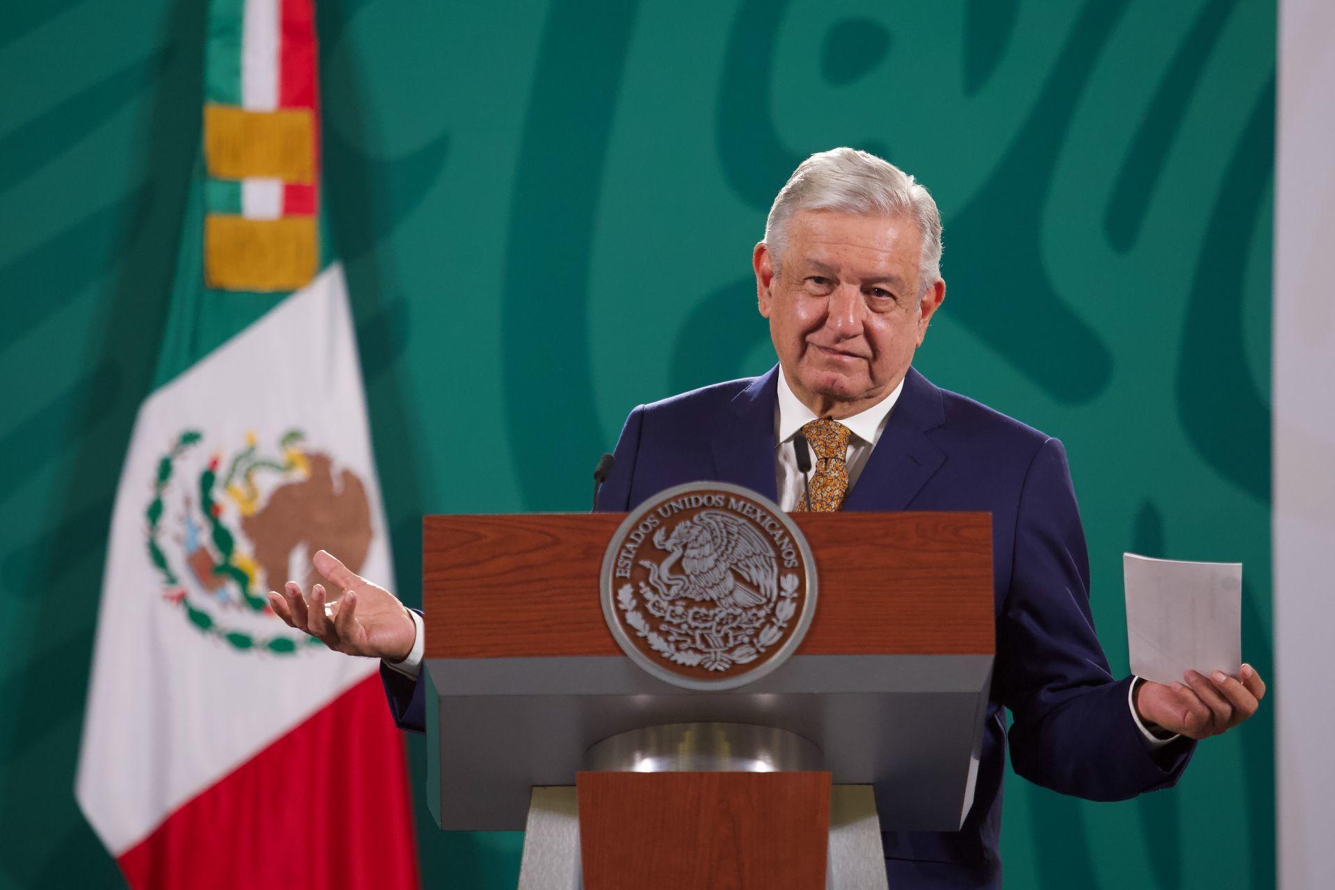 AMLO violó la ley en 29 conferencias, resuelve el INE; le ordena no difundir propaganda gubernamental