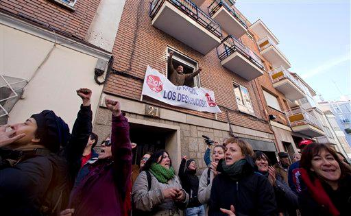 Suman tres suicidios en España por embargo de viviendas
