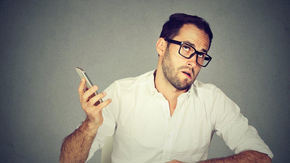 Cómo evitar convertirte en el contacto más odioso en tus grupos de WhatsApp