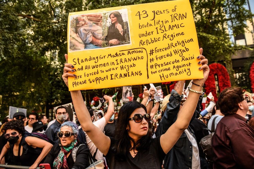 Protestas Por El Asesinato De La Joven Mahsa Amini Se Extienden A 15 Ciudades De Irán Reportan 