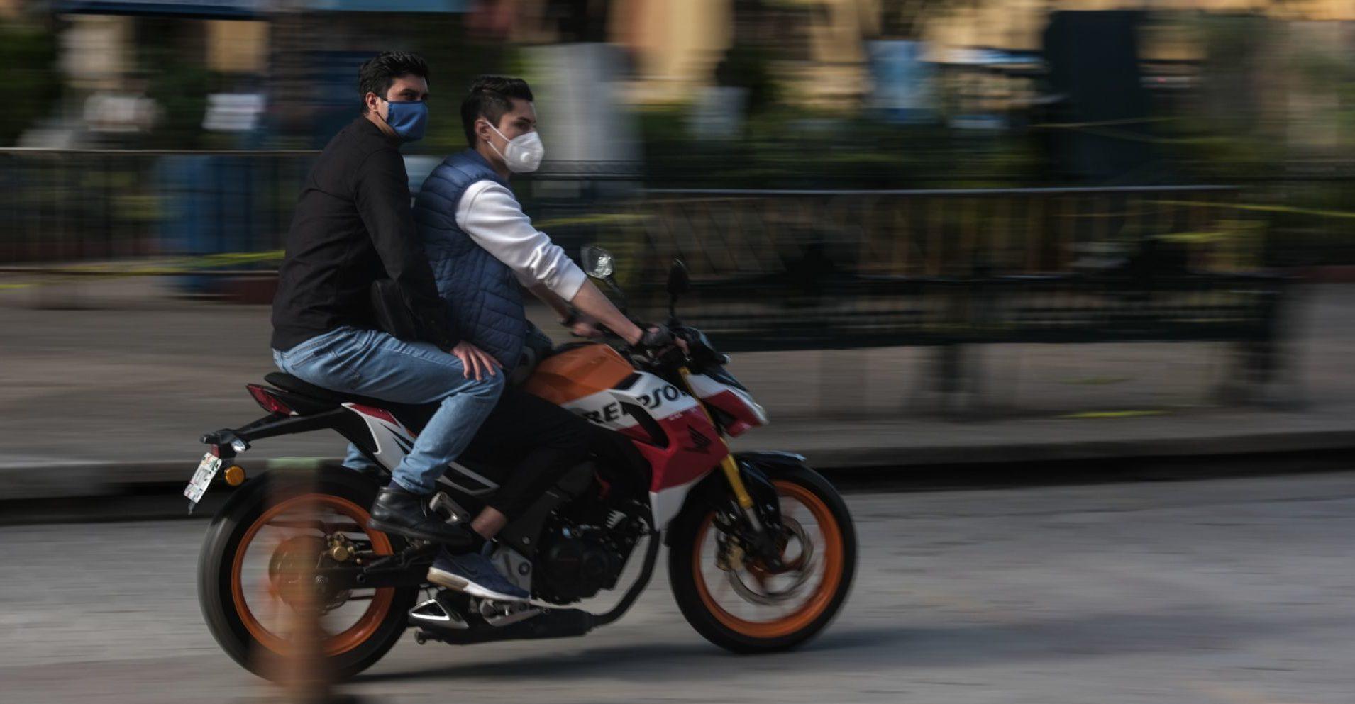 Detienen a 31 personas y remiten 125 motos al corralón por participar en arrancones en CDMX
