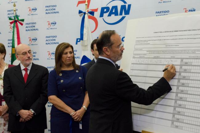 Acción Nacional presenta Avance de 68% de firmas para consulta sobre salario