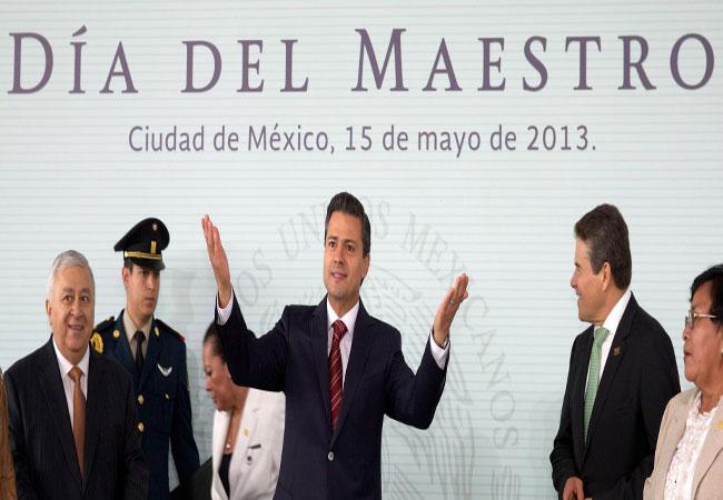 Peña pide visión progresista a los maestros