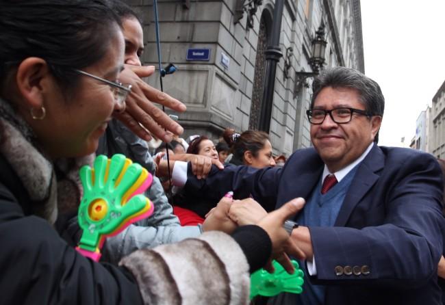 No extorsionarás: Monreal presenta su Decálogo del Servidor Público