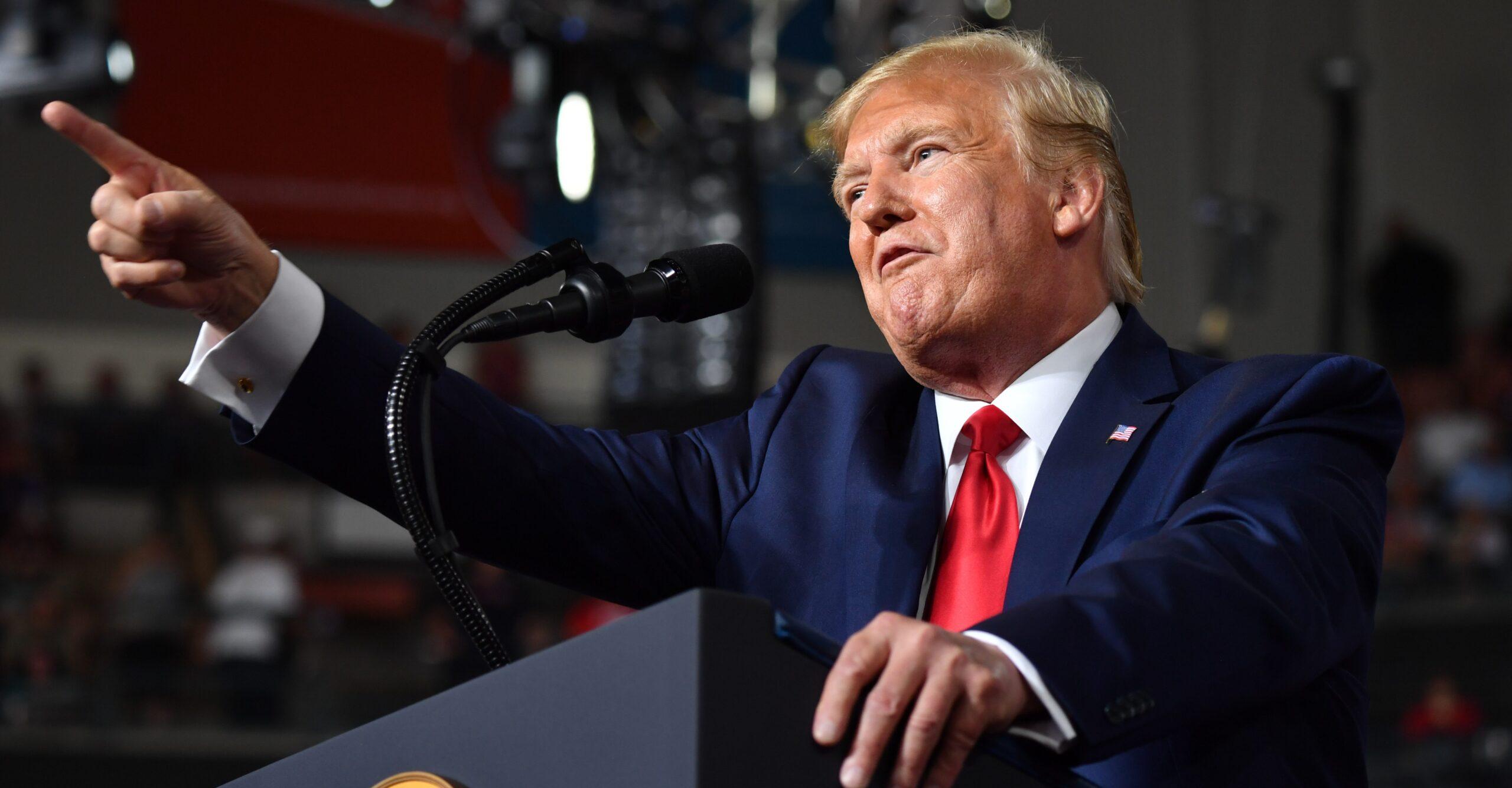 Partidarios de Trump promueven en redes sociales hashtags sobre supremacía blanca