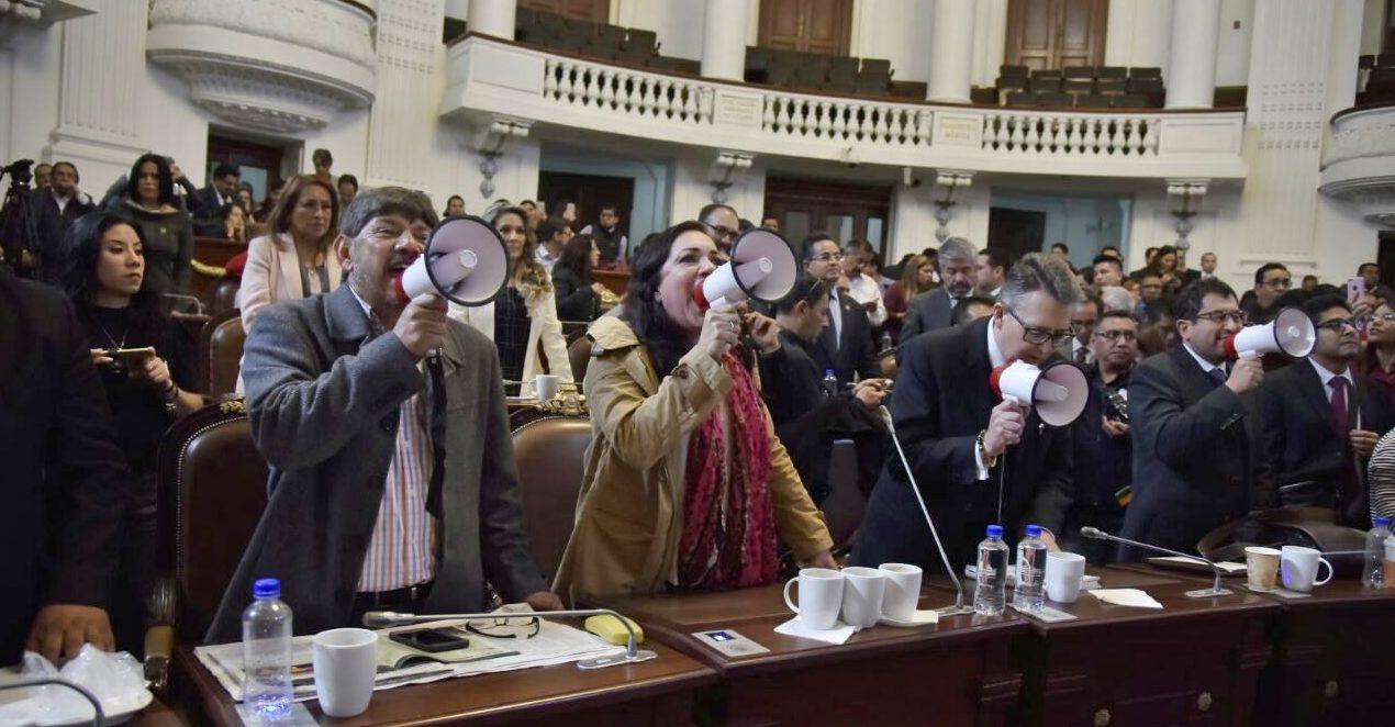 El pleito PRD-Morena en la ALDF ¿por qué pelean tomando la tribuna?