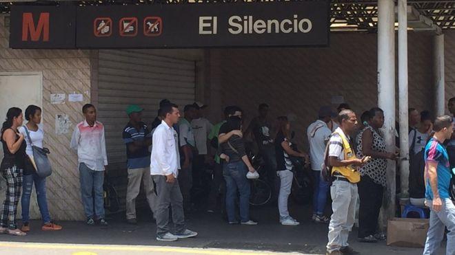 Cómo las protestas están afectando a la educación en Venezuela (y a otras actividades del día a día)