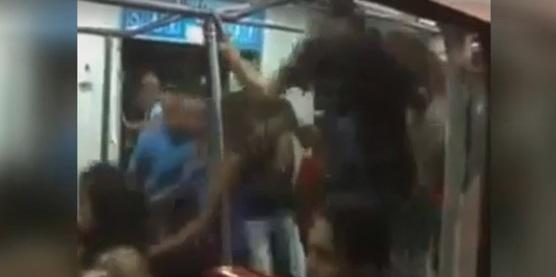 ¿Sufres para entrar al metro? Mira lo que pasa en Venezuela