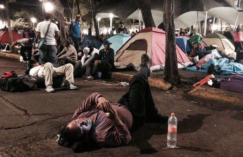 Policías repliegan a maestros de la CNTE a la Ciudadela