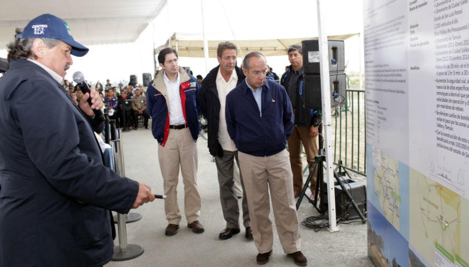 Calderón inaugura infraestructura carretera en SLP