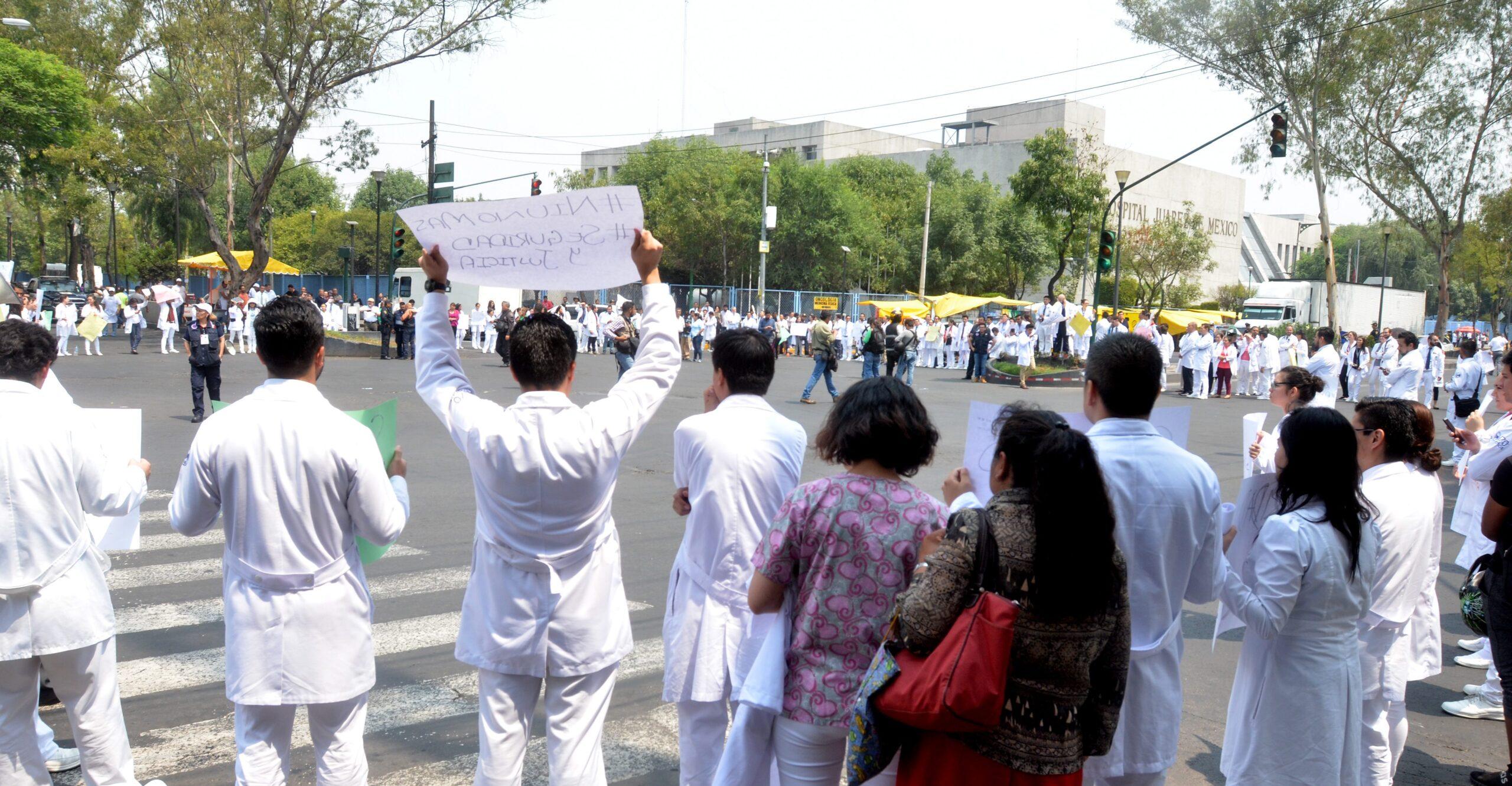 Médicos residentes ahora tendrán mejores condiciones laborales y prestaciones directas de los hospitales