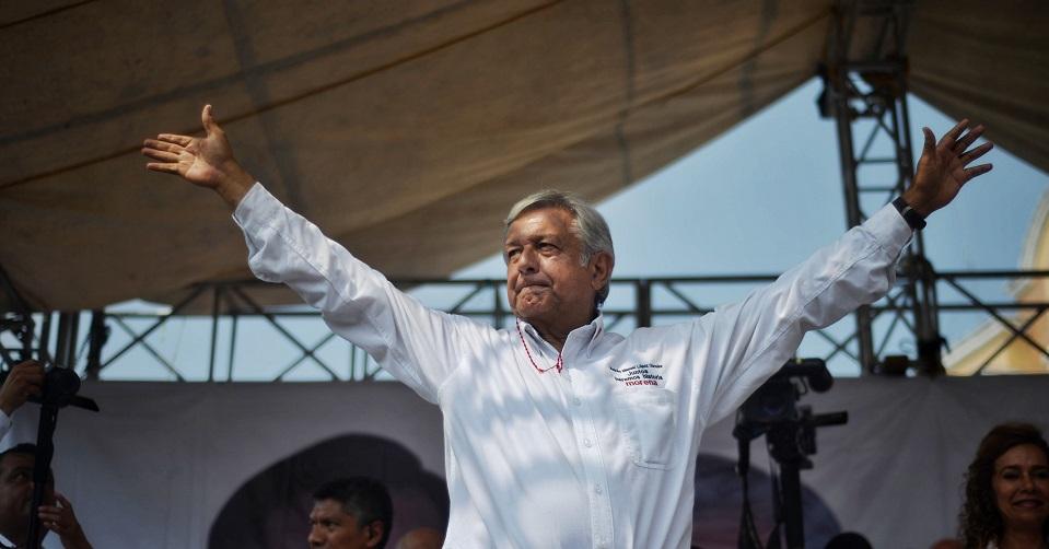 AMLO dice que gastará poquito en publicidad oficial; critica lo que destinó la SEP a promoción