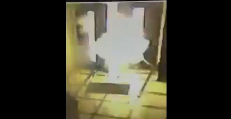 Un artefacto explosivo estalla en la entrada del edificio de la Conferencia del Episcopado