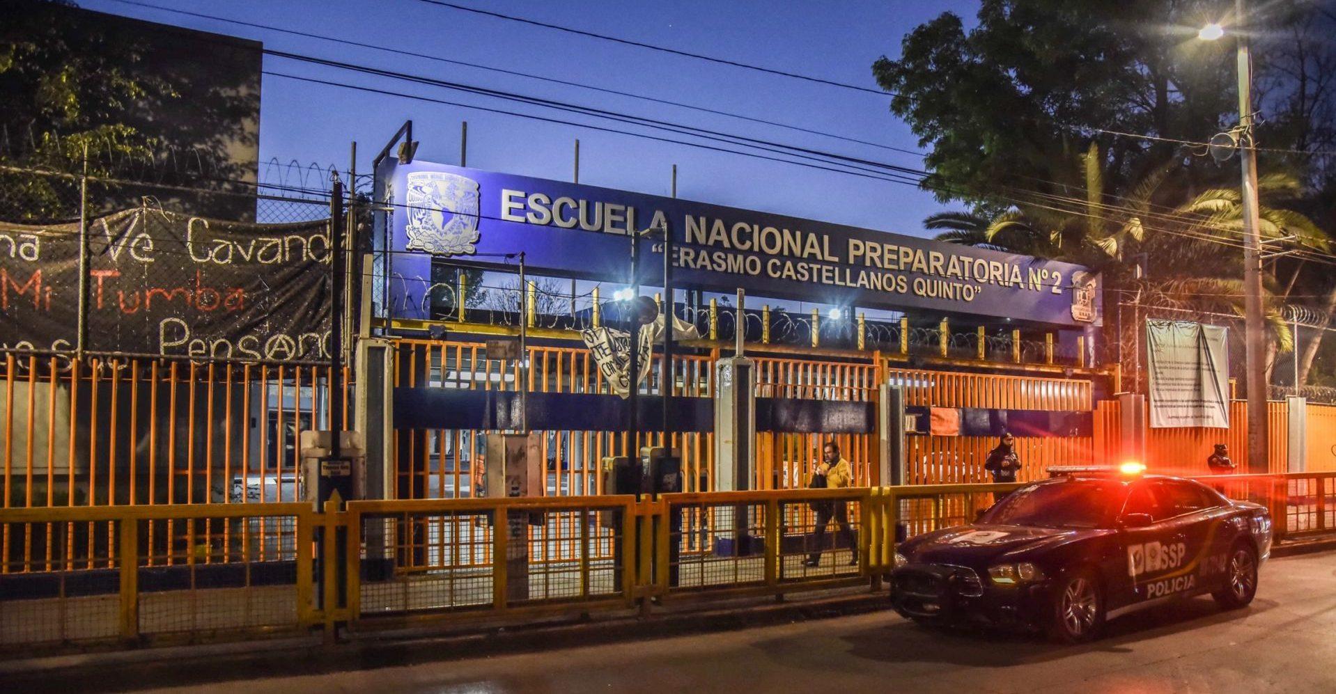 Estudiantes se enfrentan por intento de paro en la Prepa 2