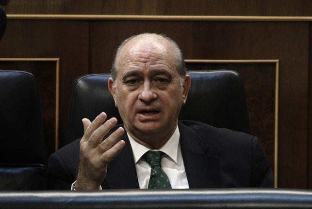 Detienen a joven por tuitear su apoyo a un asesinato