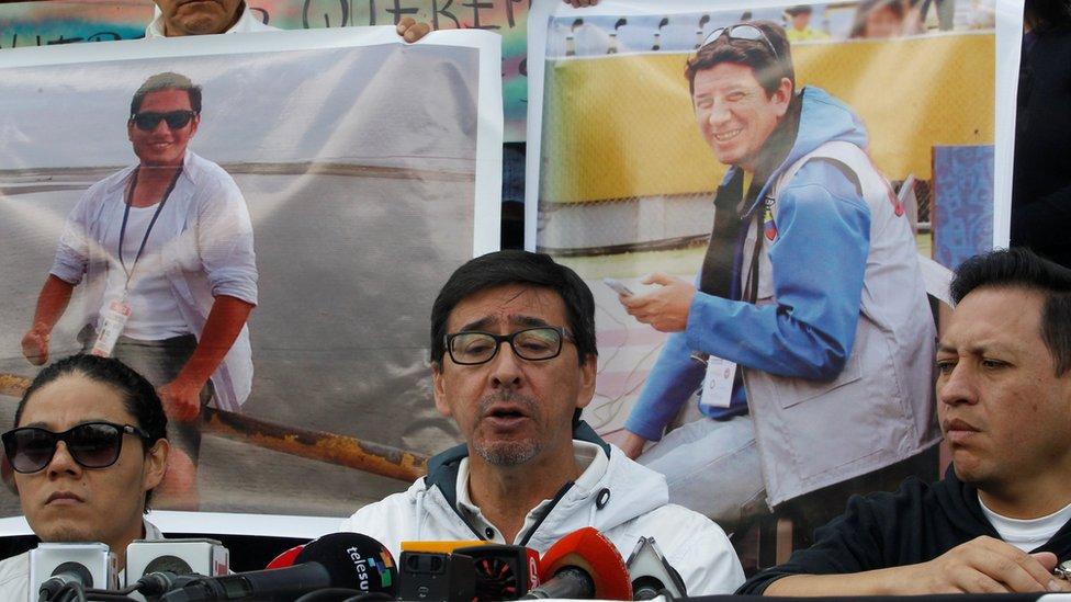 Quiénes son los periodistas de El Comercio de Ecuador secuestrados cerca de la frontera con Colombia hace una semana