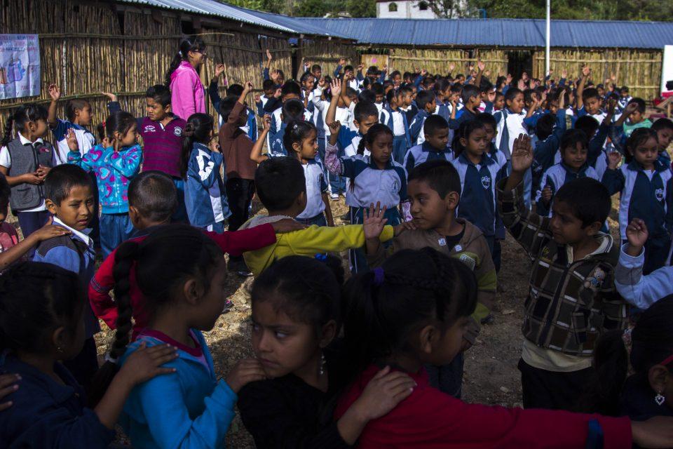 Consejo para atender a escuelas marginadas paga sobreprecios y triangula 645 mpd para útiles