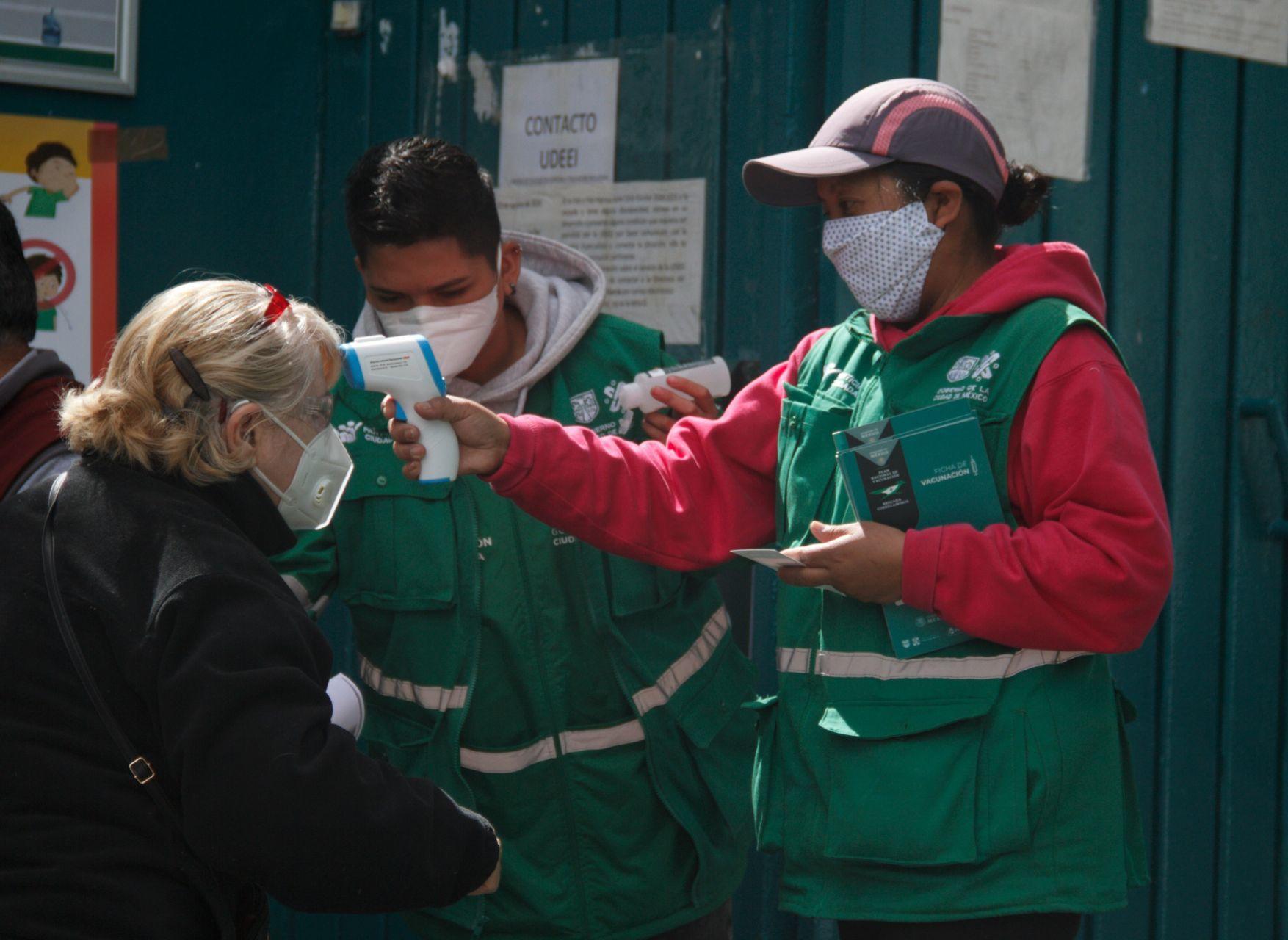 Que no te engañen, no necesitan tu foto ni tu INE para vacunarte contra la COVID