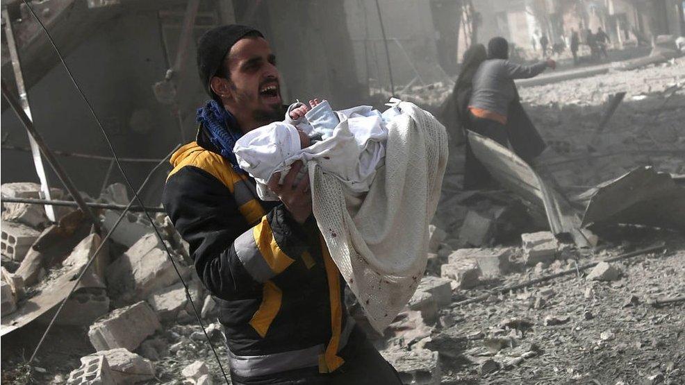 Qué es la doctrina Grozni, la estrategia de ataque rusa detrás de los bombardeos que han dejado centenares de muertos en la región siria de Guta Oriental