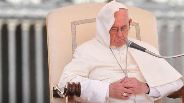 Cuáles son las dos “batallas” que enfrenta el papa Francisco en medio de una de las mayores crisis de la Iglesia católica moderna
