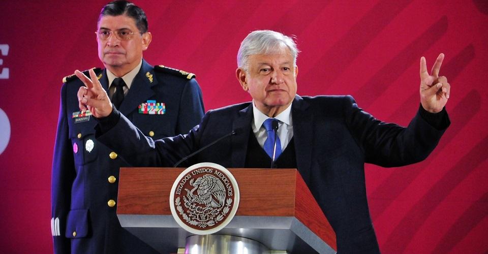 Prensa fifí, calumnia y una volada: las calificaciones de AMLO contra el periódico Reforma