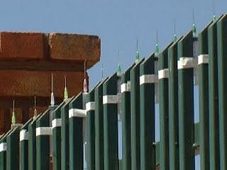 Mujer harta por la inseguridad pone jeringas con VIH en su reja