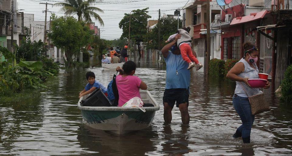 Al menos 5 personas muertas por lluvias e inundaciones en Tabasco y Chiapas