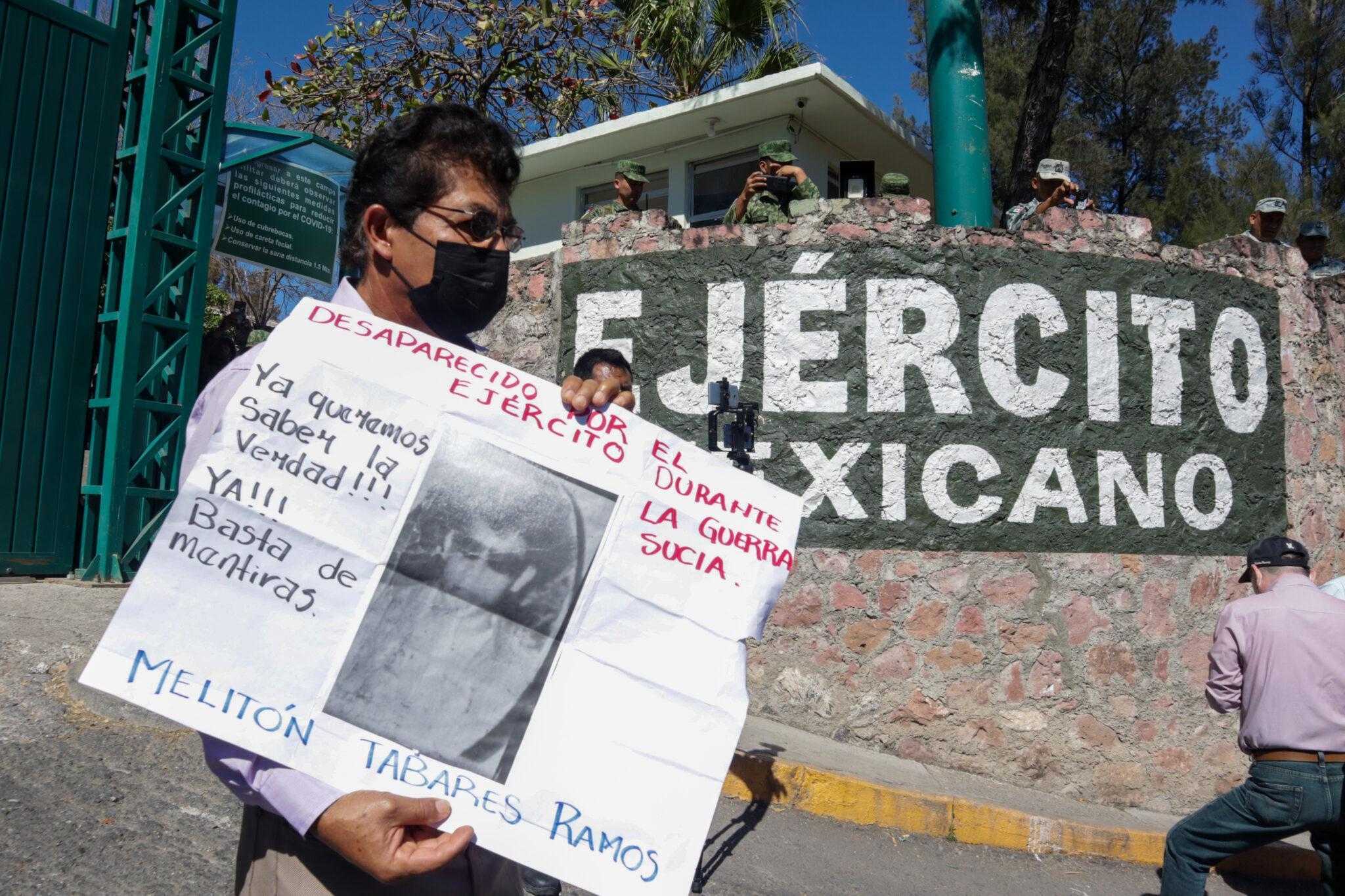 Guerrero Víctimas De La Guerra Sucia Exigen Justicia Y Verdad En Instalaciones Militares En Día 2159