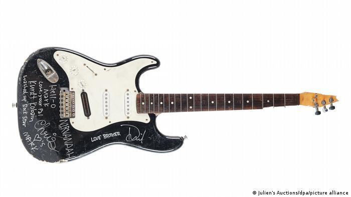 Smells like… mucho dinero: subastan guitarra de Kurt Cobain en casi 600 mil dólares