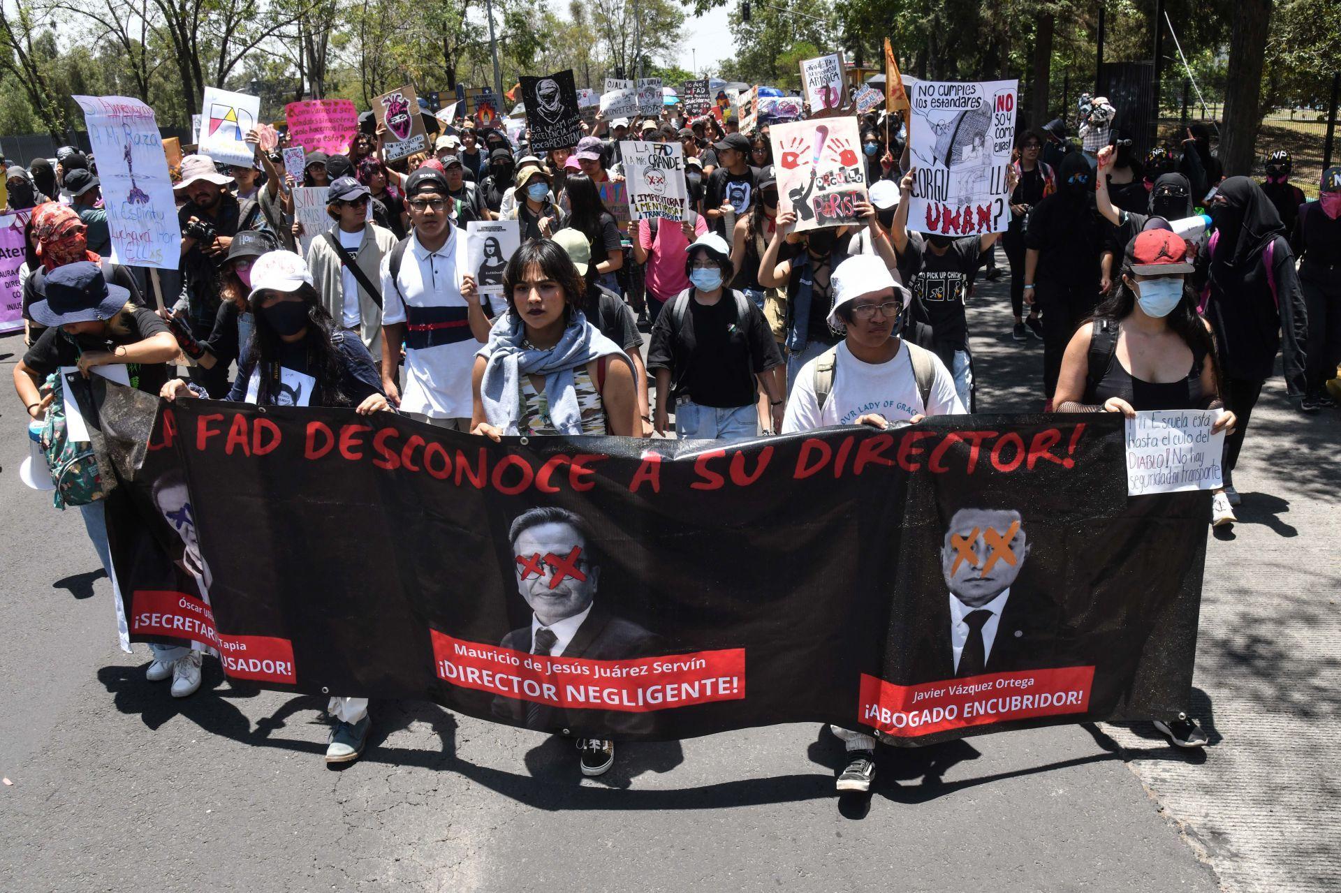 Estudiantes de la Facultad de Arte y Diseño de la UNAM exigen destitución de directivos