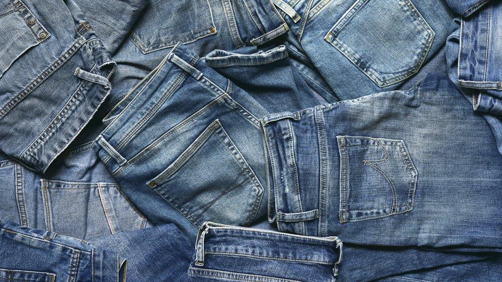 El nuevo y extraño jeans que genera comentarios