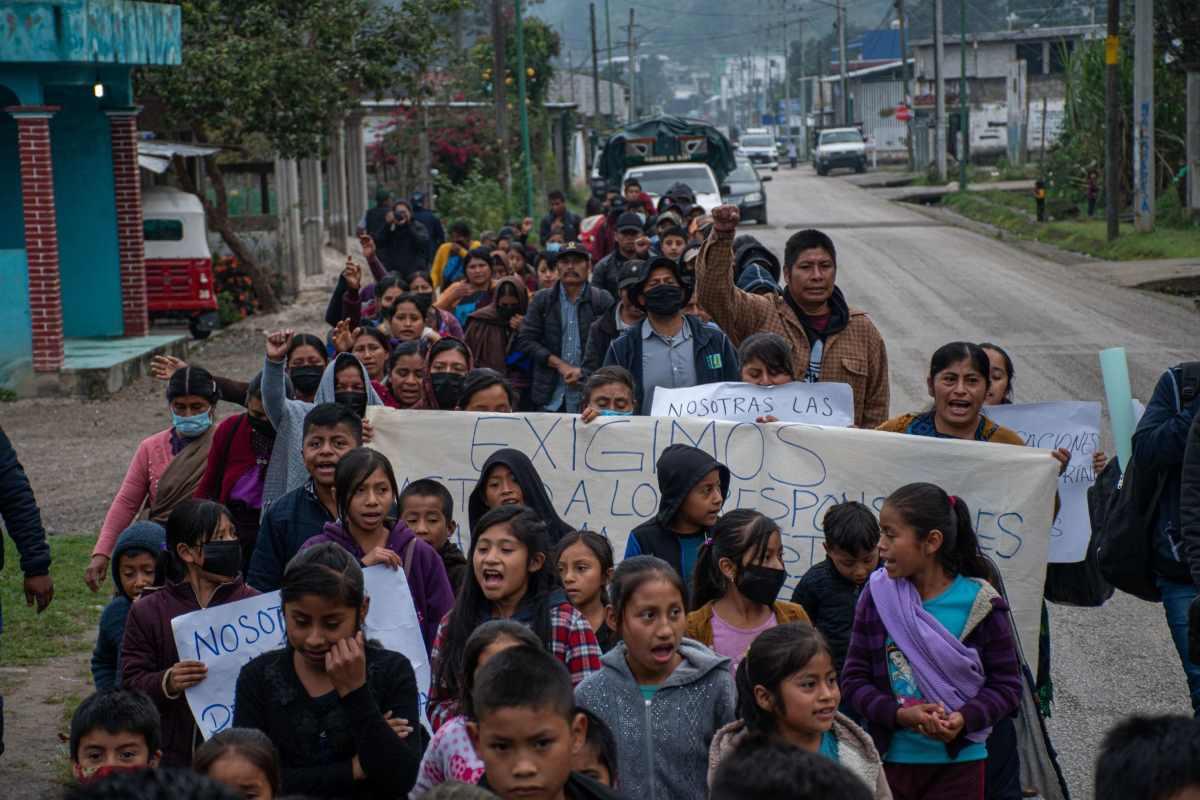 México suma 379 mil desplazados por violencia, pero la ley para atender a esta población lleva tres años congelada en el Senado