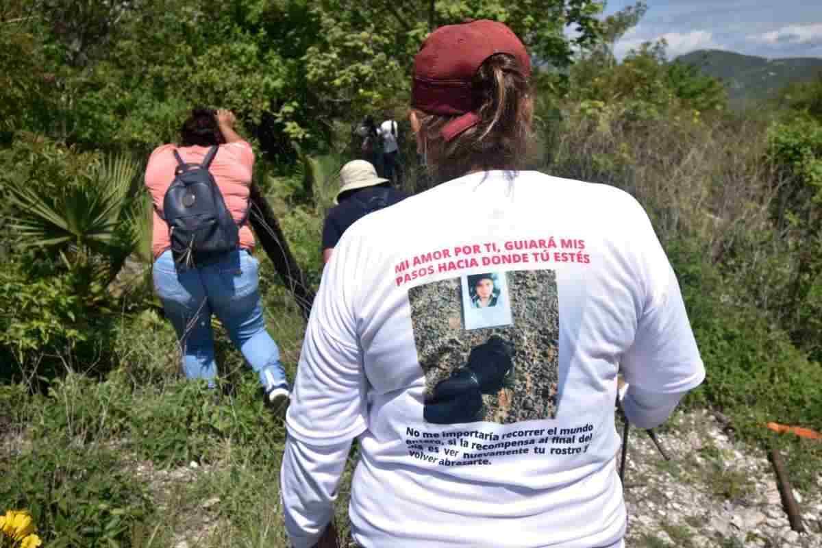 AMLO dice que sí atenderán a madres buscadoras y pide no usar desapariciones como "politiquería"