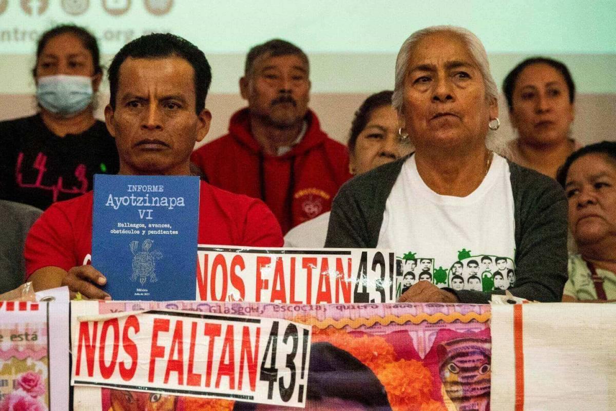 Padres de Ayotzinapa reclaman: "Gobierno debe definir si está del lado del Ejército o de la verdad"