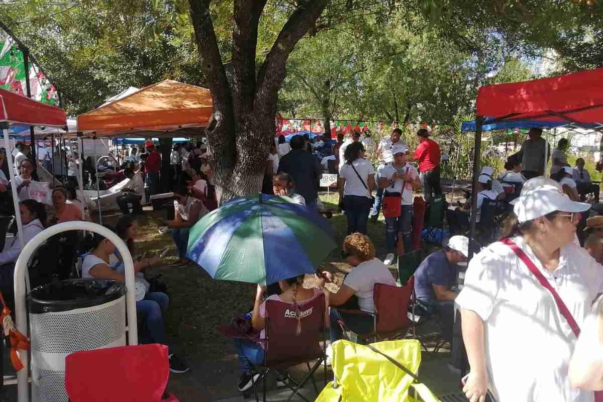 Tras una semana en paro, maestros de Tamaulipas arman plantón afuera del Palacio de Gobierno para exigir pagos