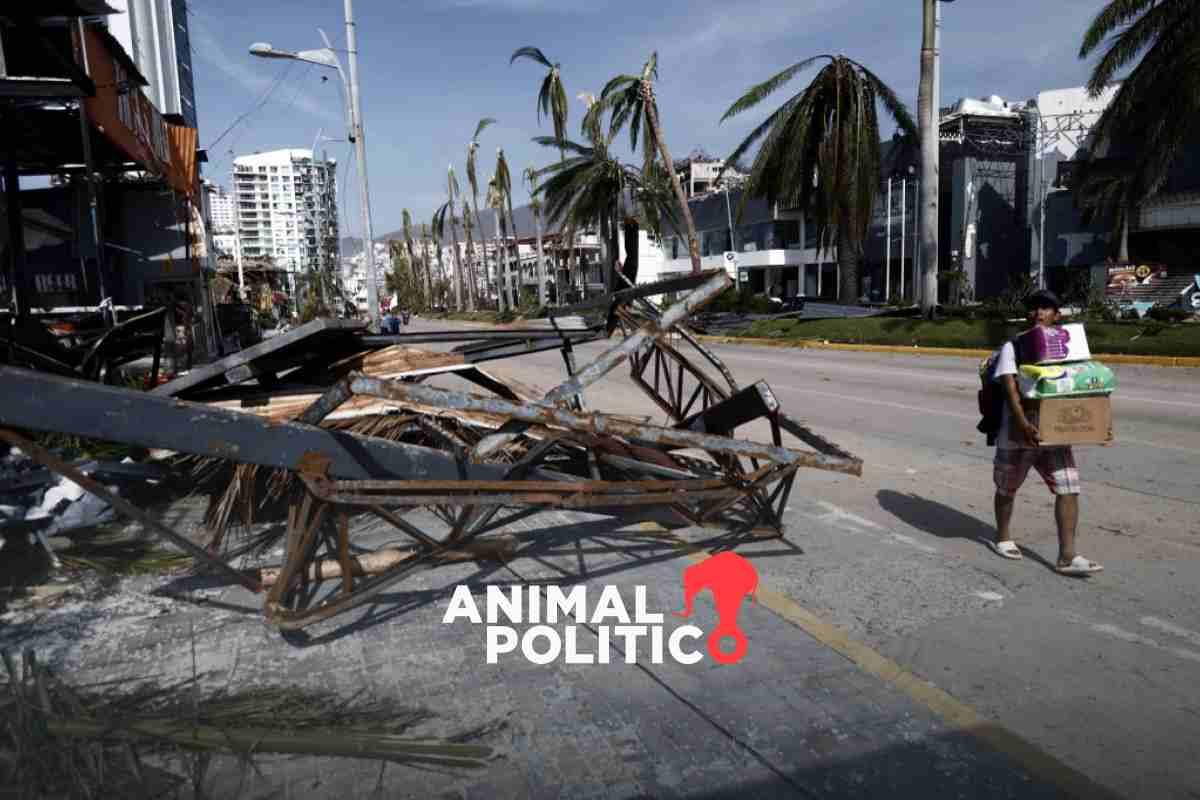 Otis: Ante incomunicación en Acapulco, personas buscan en grupos de Facebook a sus familiares