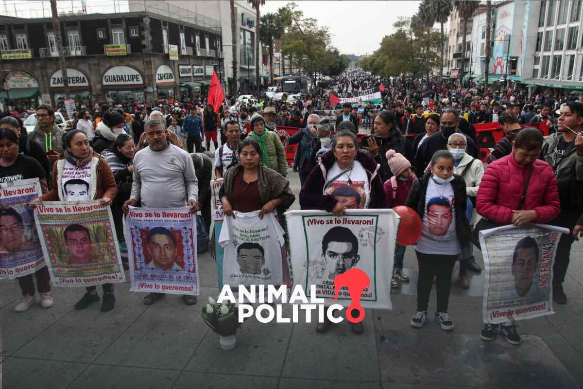 Ayotzinapa: Familiares de los 43 estudiantes desaparecidos realizan peregrinación a la Basílica de Guadalupe para exigir justicia