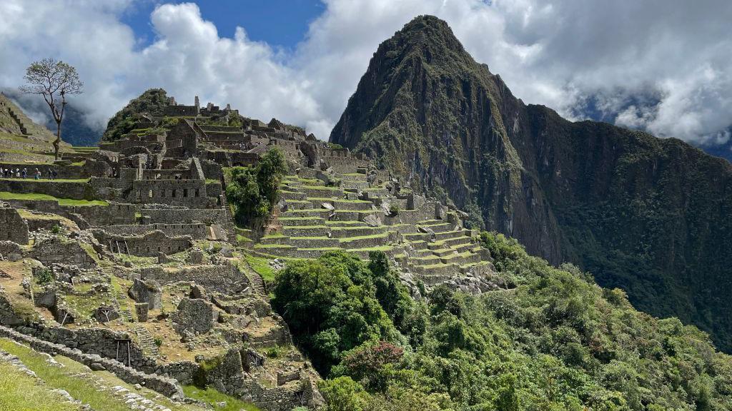 El paro indefinido en Machu Picchu que obligó a evacuar a cientos de turistas