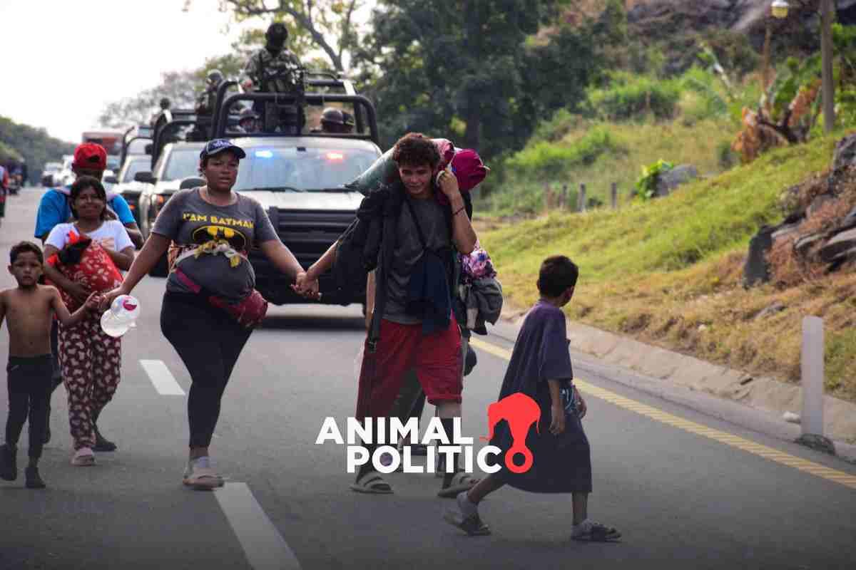 Migrantes denuncian engaños del INM para deshacer caravana que partió desde Tapachula