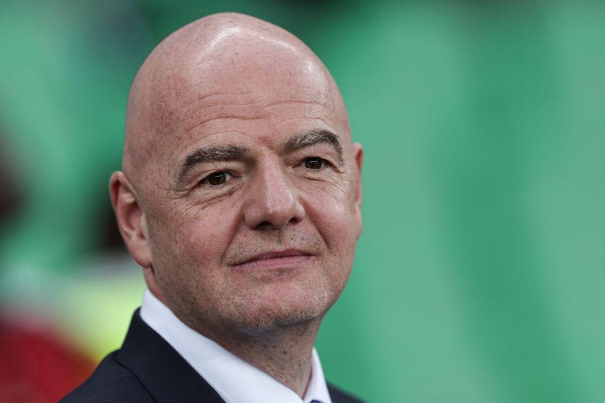 Gianni Infantino propone medidas más fuertes de la FIFA contra el racismo