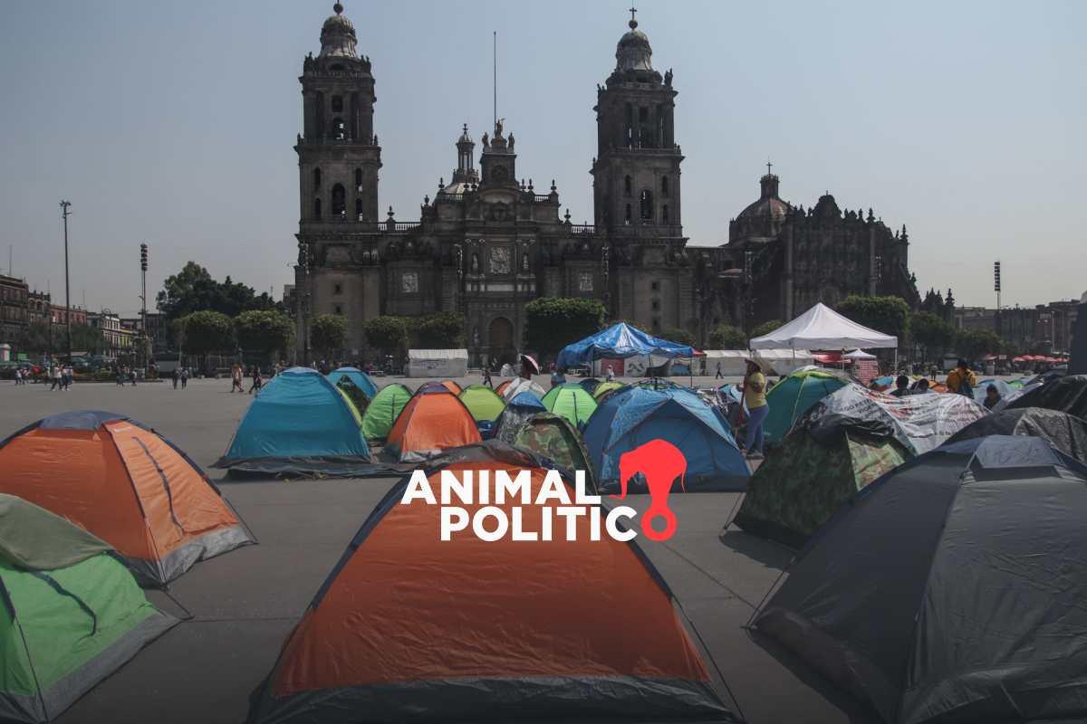 CNTE reubica plantón previo a marcha de la Marea Rosa en el Zócalo de la CDMX