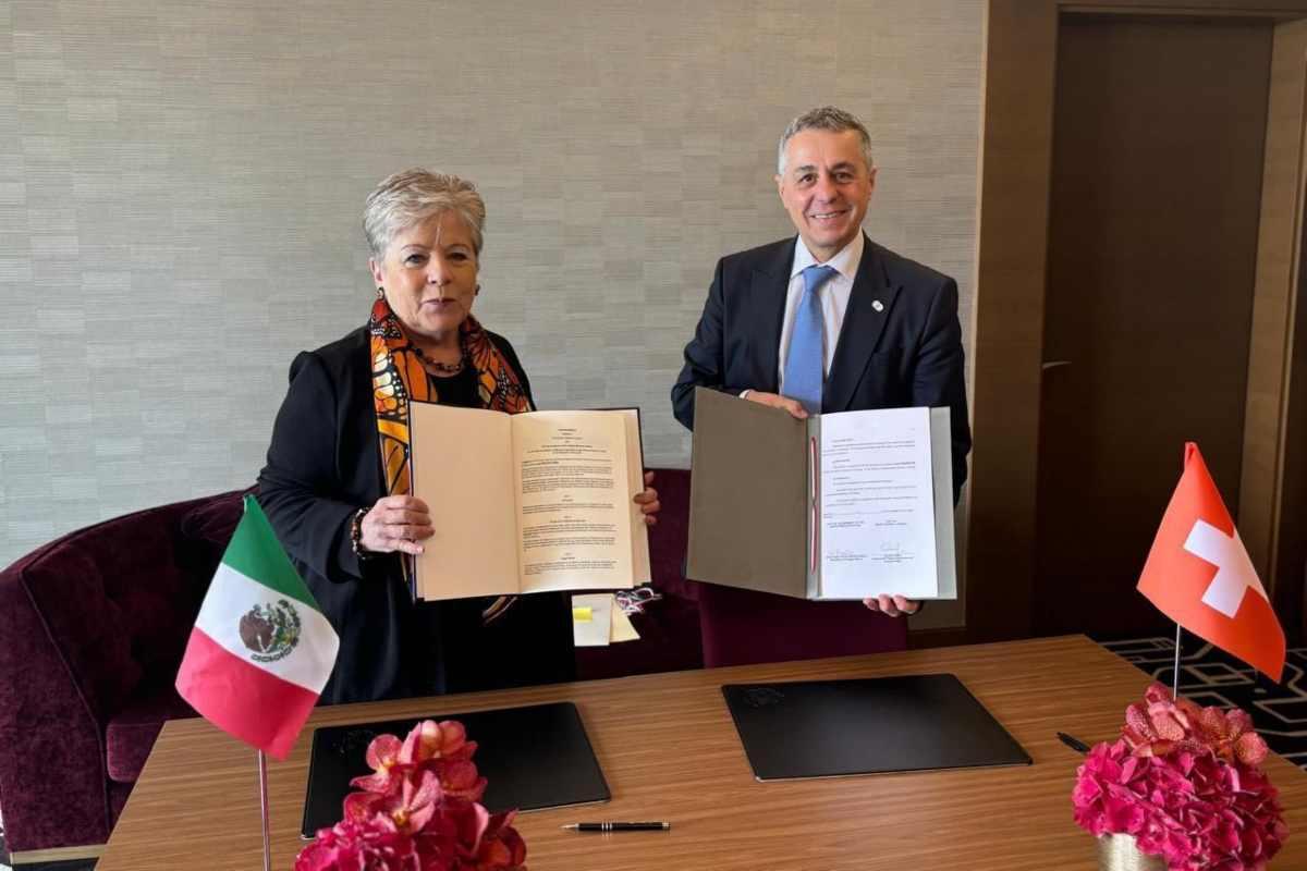 México firma convenio con Suiza para proteger bienes diplómáticos en Ecuador